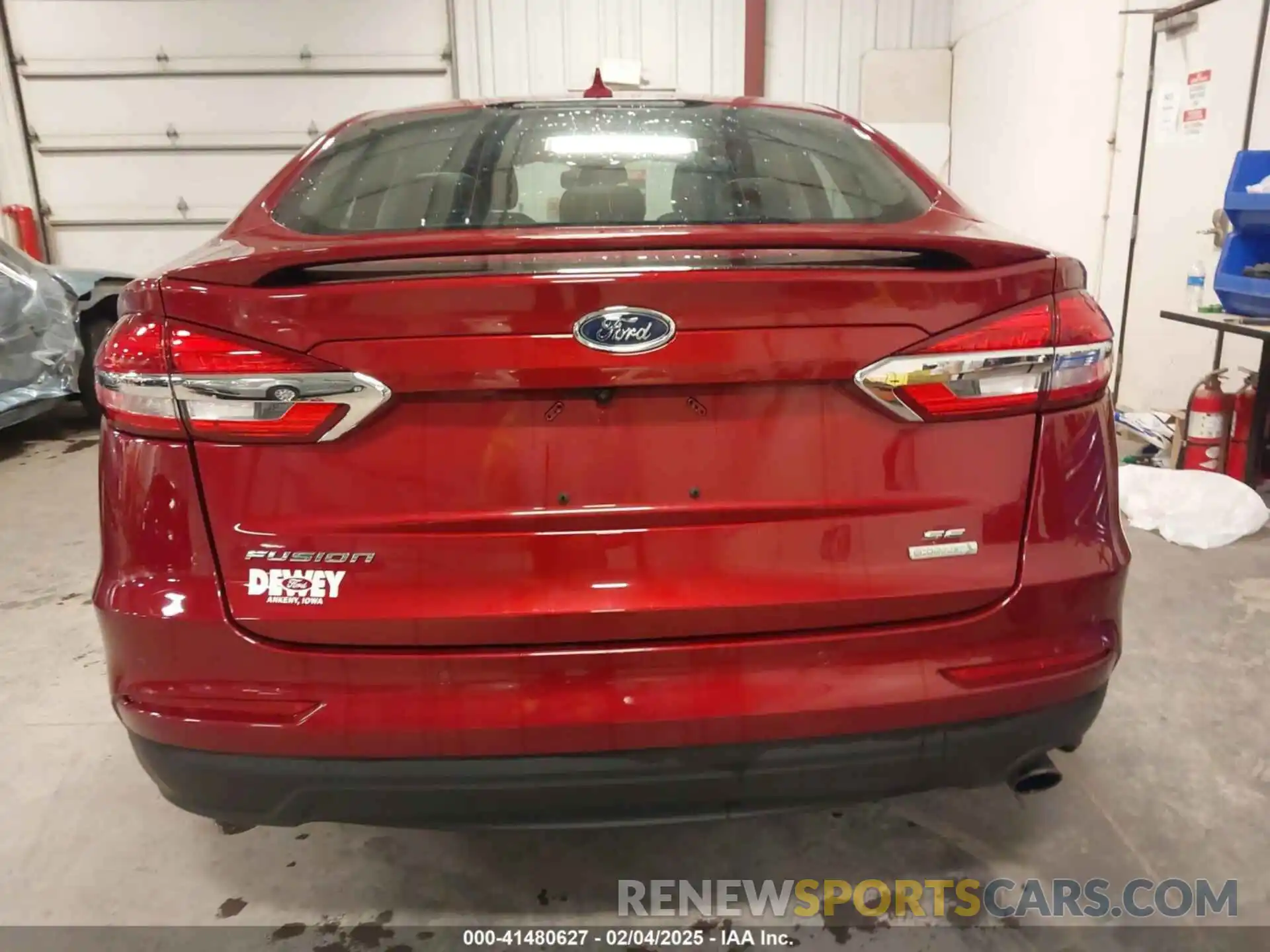 16 Photograph of a damaged car 3FA6P0HD6KR231829 FORD FUSION 2019