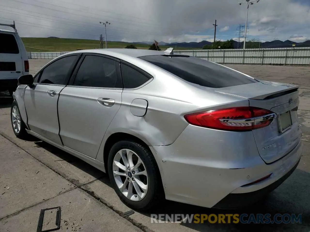 2 Photograph of a damaged car 3FA6P0HD6KR232060 FORD FUSION 2019