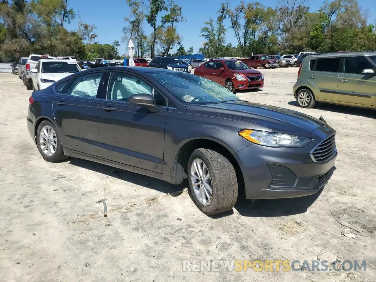 4 Photograph of a damaged car 3FA6P0HD6KR247142 FORD FUSION 2019