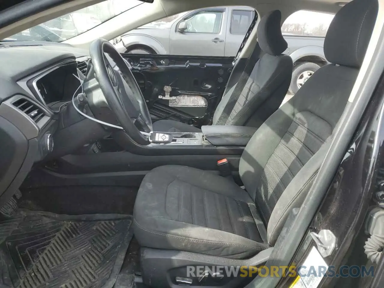 7 Photograph of a damaged car 3FA6P0HD6KR248596 FORD FUSION 2019
