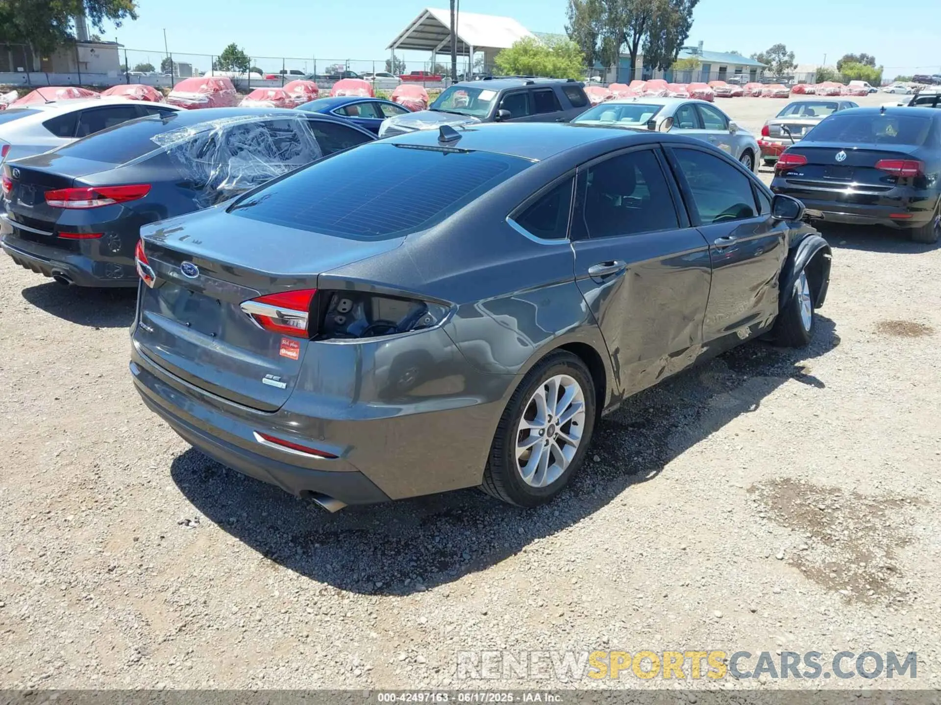 4 Photograph of a damaged car 3FA6P0HD6KR251742 FORD FUSION 2019