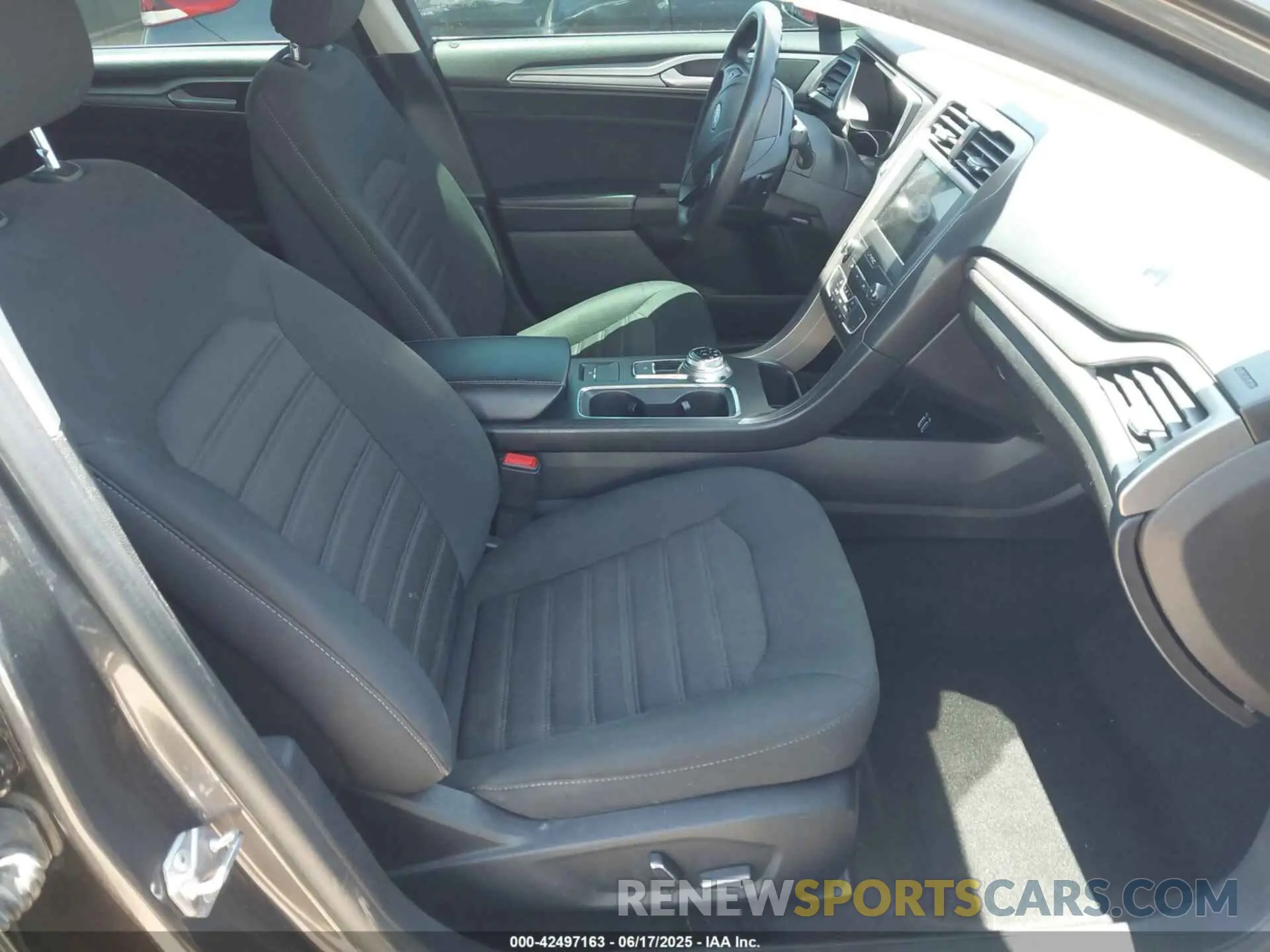 5 Photograph of a damaged car 3FA6P0HD6KR251742 FORD FUSION 2019