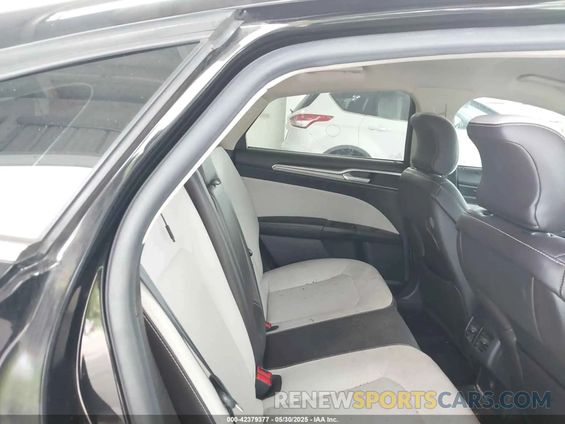 8 Photograph of a damaged car 3FA6P0HD7KR127768 FORD FUSION 2019