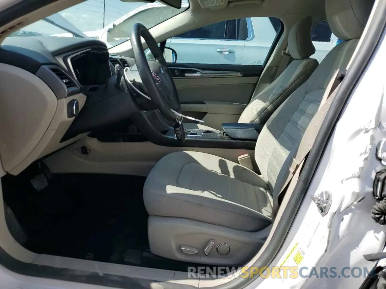 7 Photograph of a damaged car 3FA6P0HD7KR127799 FORD FUSION 2019