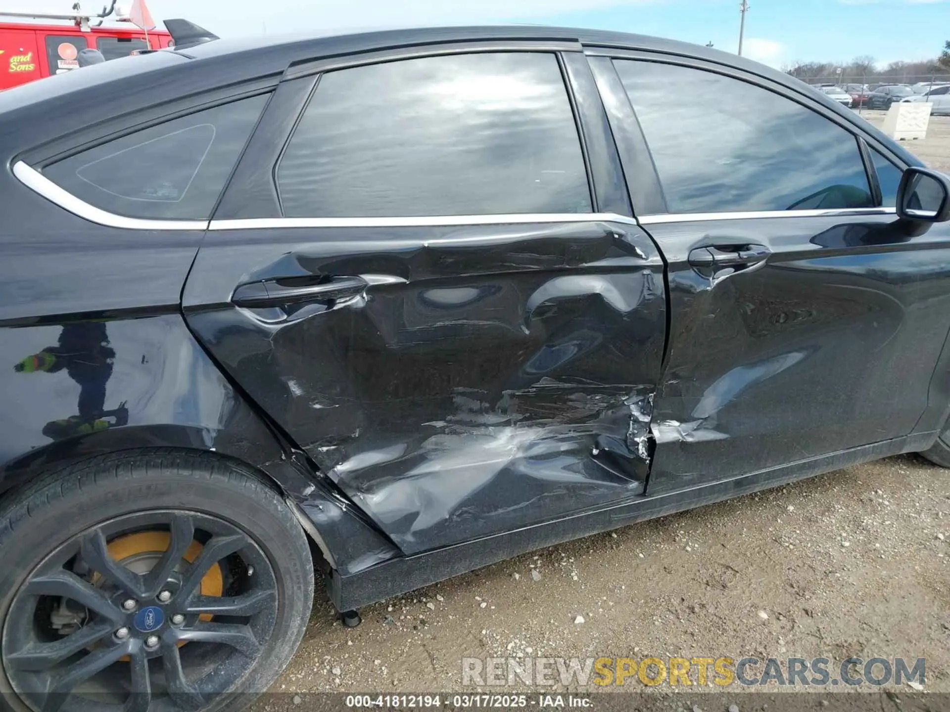 6 Photograph of a damaged car 3FA6P0HD7KR128953 FORD FUSION 2019