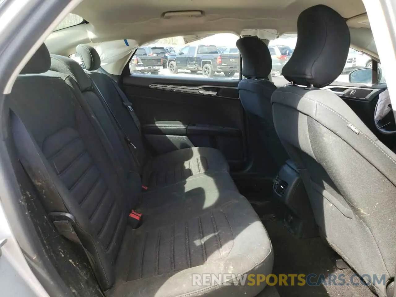 10 Photograph of a damaged car 3FA6P0HD7KR156879 FORD FUSION 2019