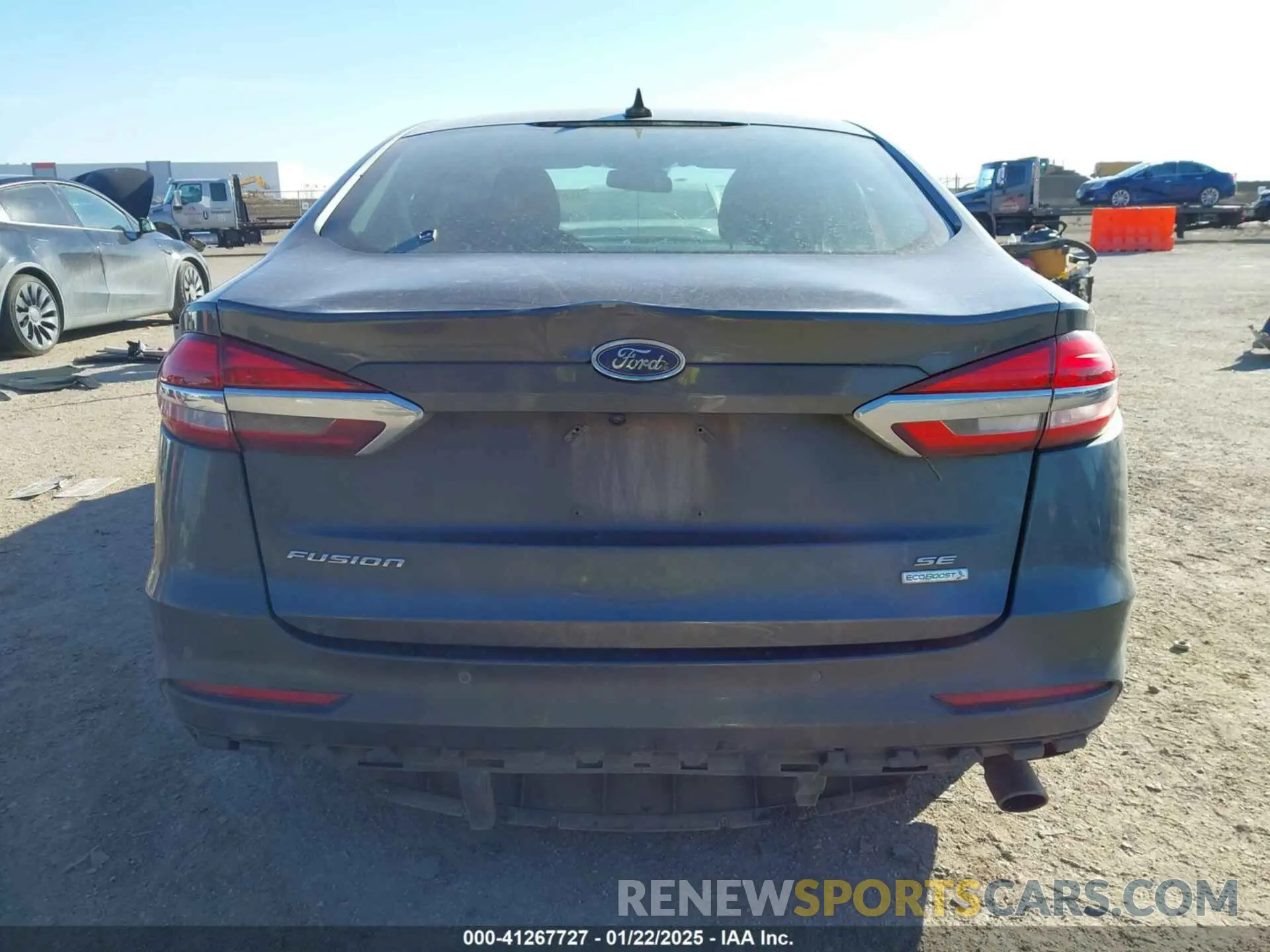 17 Photograph of a damaged car 3FA6P0HD7KR173035 FORD FUSION 2019