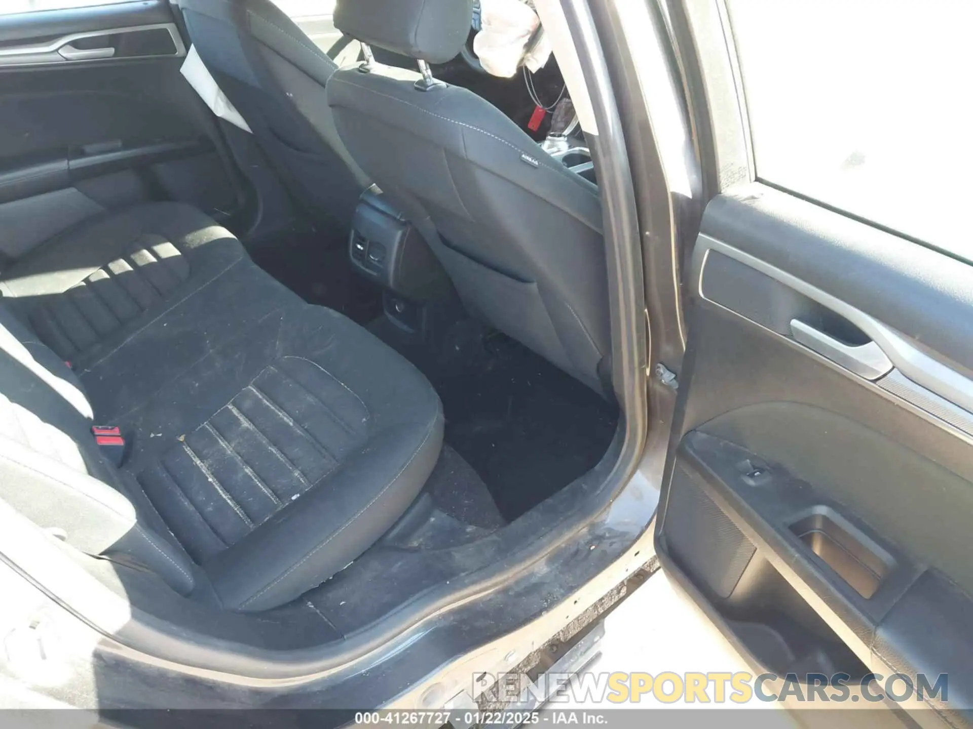 8 Photograph of a damaged car 3FA6P0HD7KR173035 FORD FUSION 2019