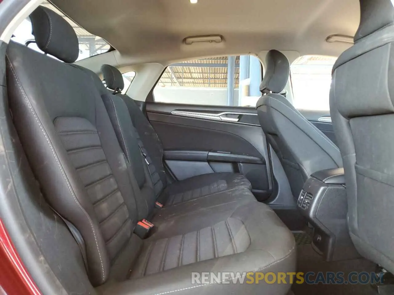 10 Photograph of a damaged car 3FA6P0HD7KR173505 FORD FUSION 2019