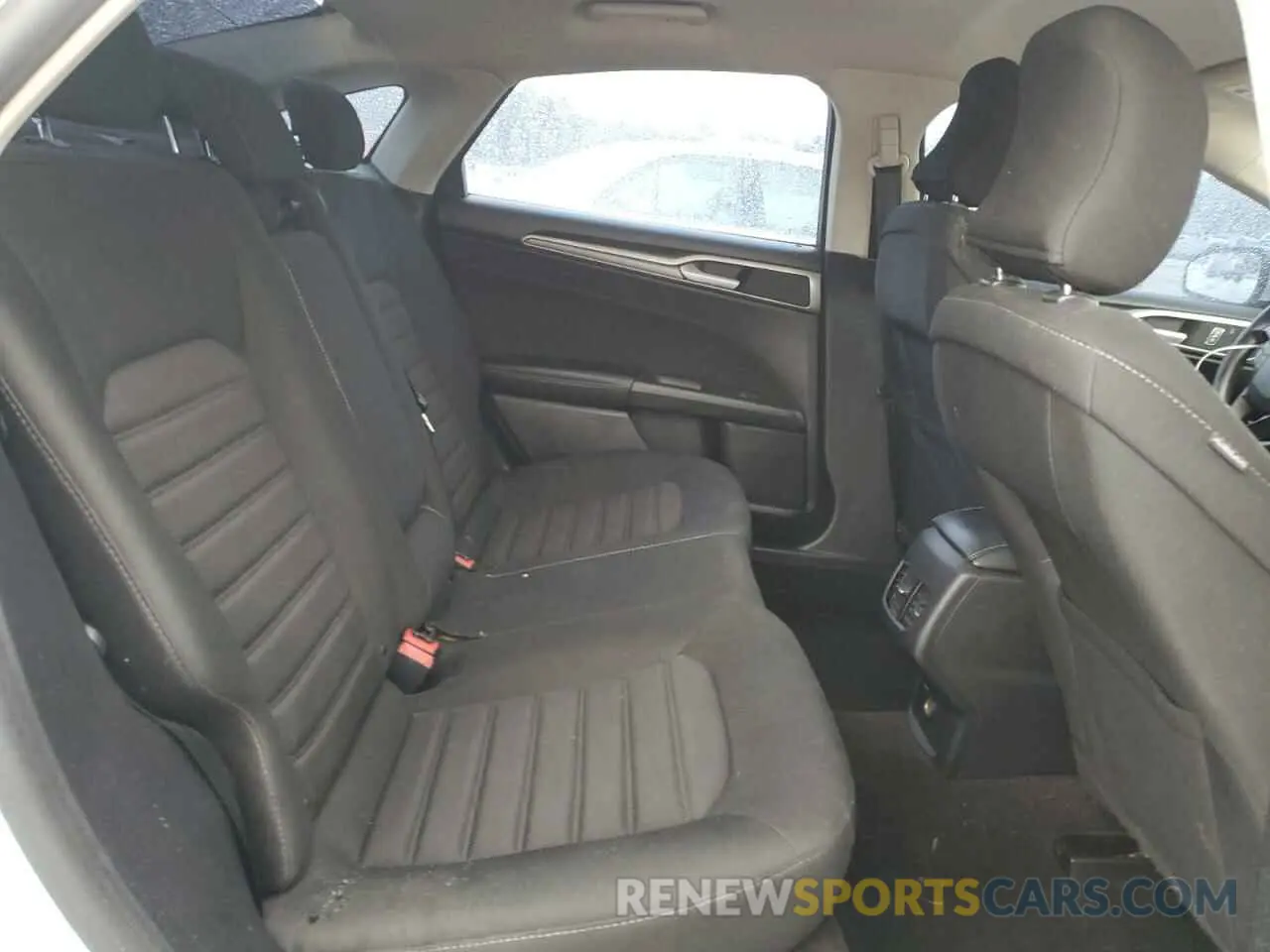 10 Photograph of a damaged car 3FA6P0HD7KR228793 FORD FUSION 2019