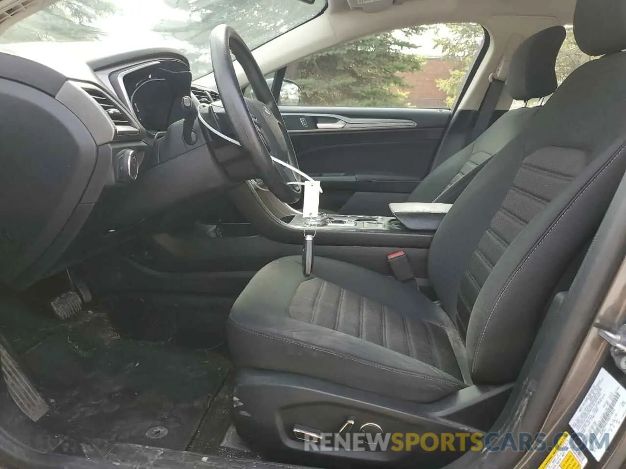 7 Photograph of a damaged car 3FA6P0HD7KR275810 FORD FUSION 2019