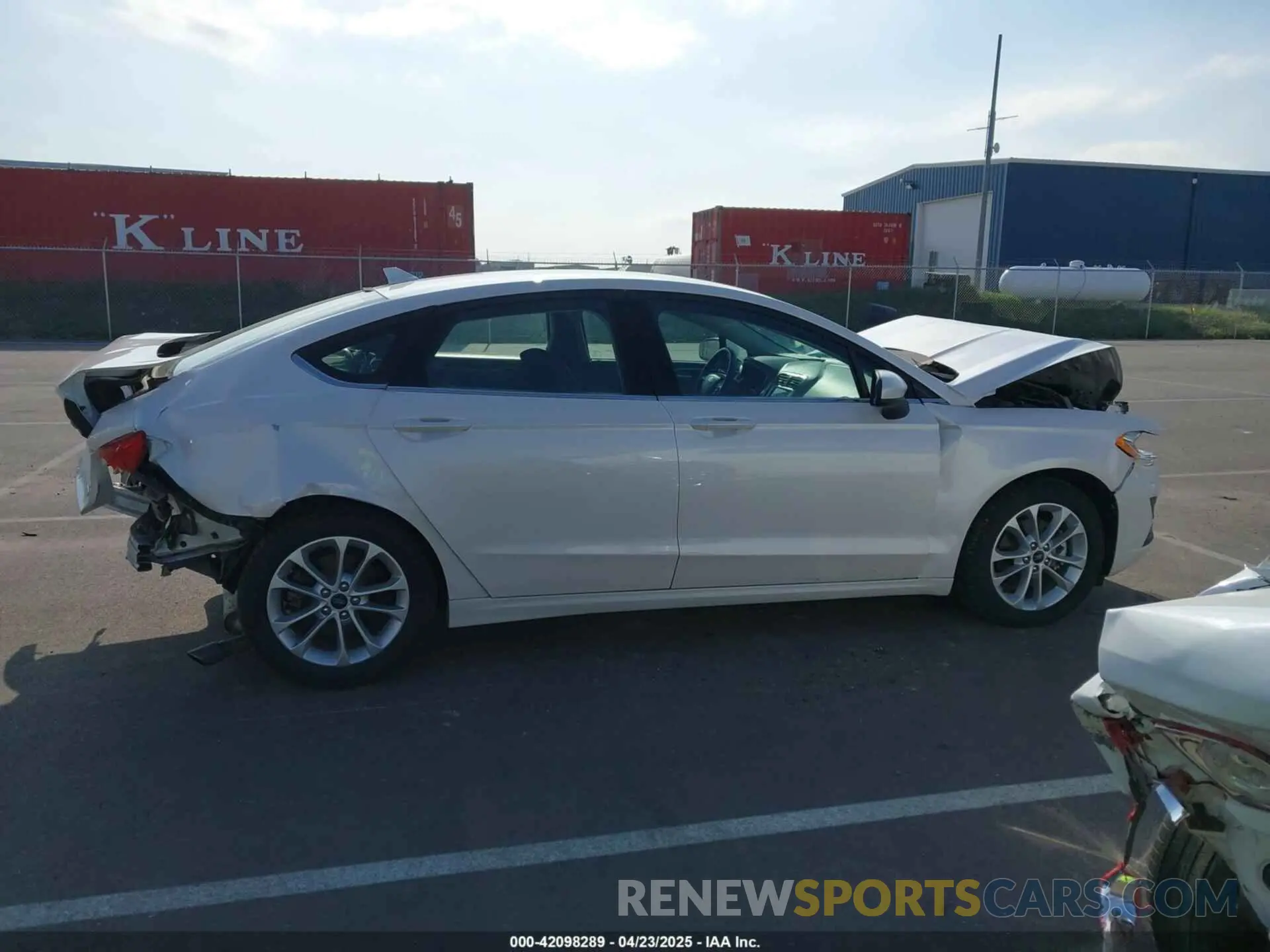 13 Photograph of a damaged car 3FA6P0HD8KR103611 FORD FUSION 2019