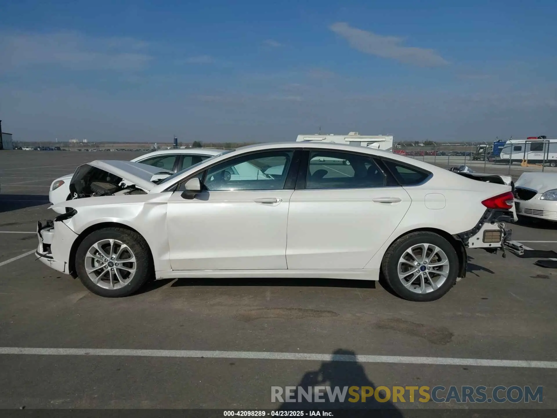 14 Photograph of a damaged car 3FA6P0HD8KR103611 FORD FUSION 2019