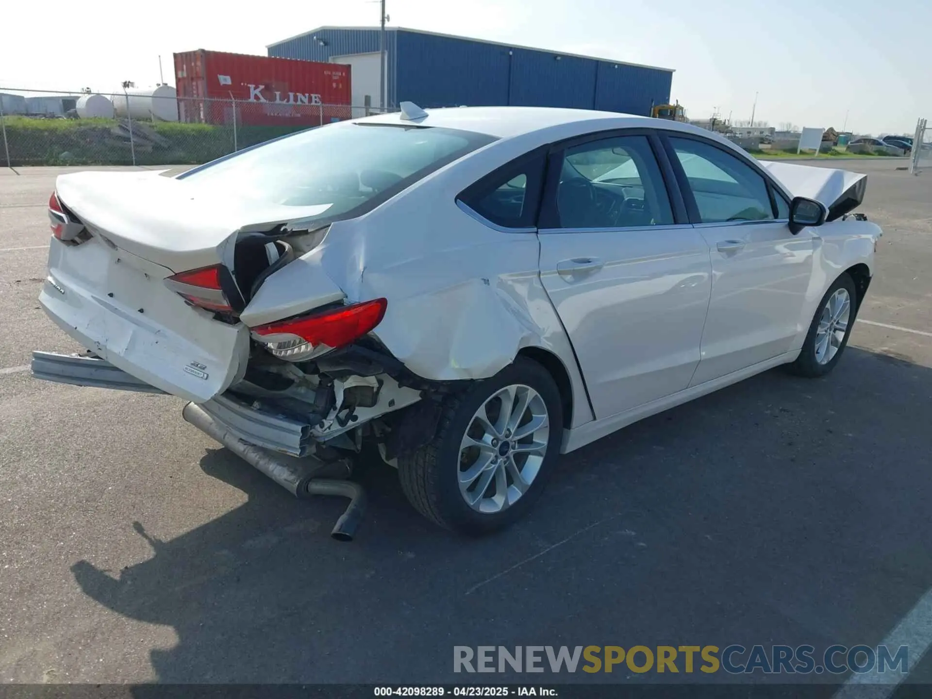 4 Photograph of a damaged car 3FA6P0HD8KR103611 FORD FUSION 2019