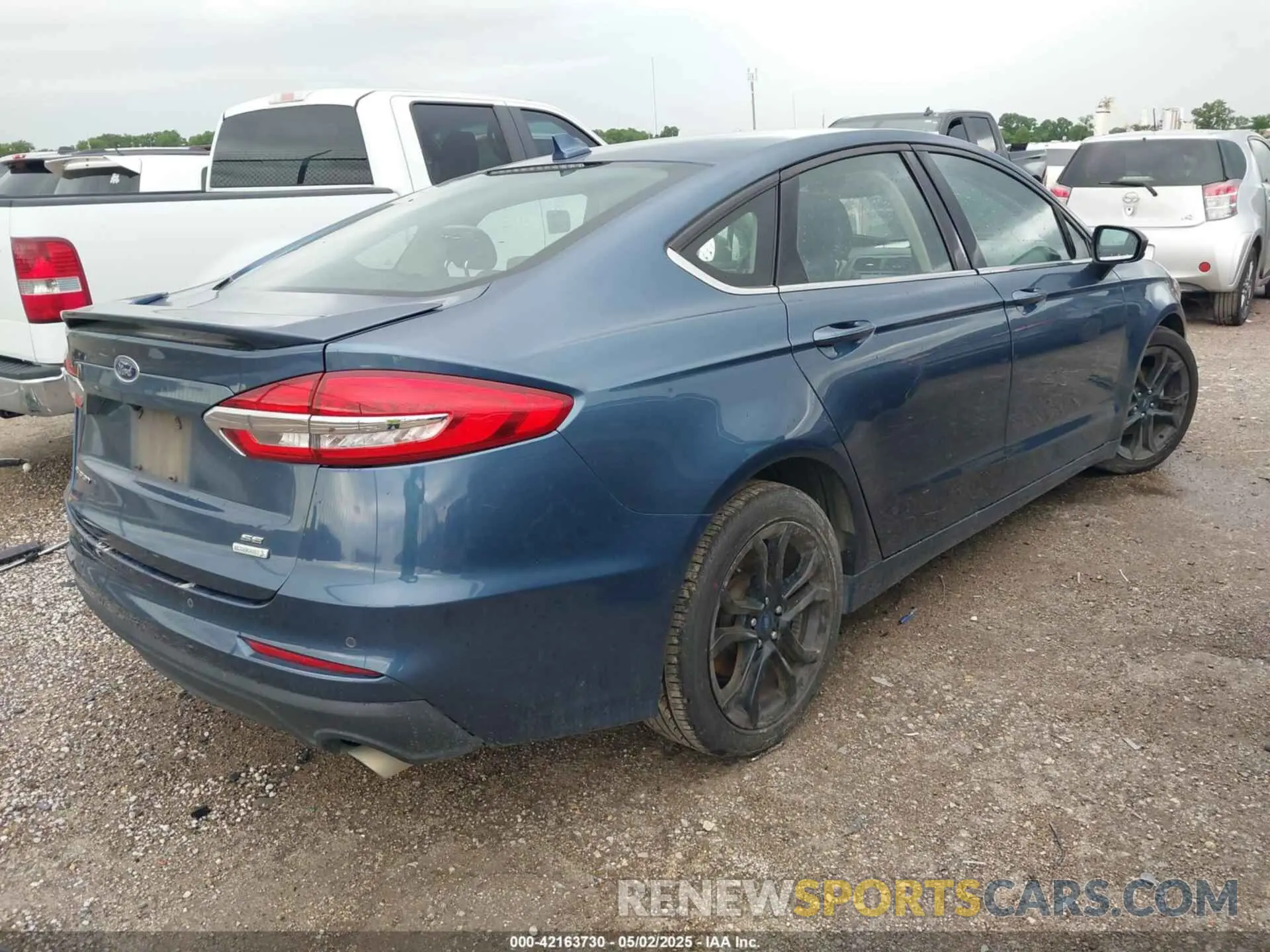 4 Photograph of a damaged car 3FA6P0HD8KR170032 FORD FUSION 2019
