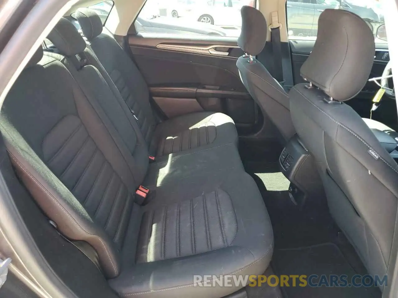 10 Photograph of a damaged car 3FA6P0HD8KR198610 FORD FUSION 2019