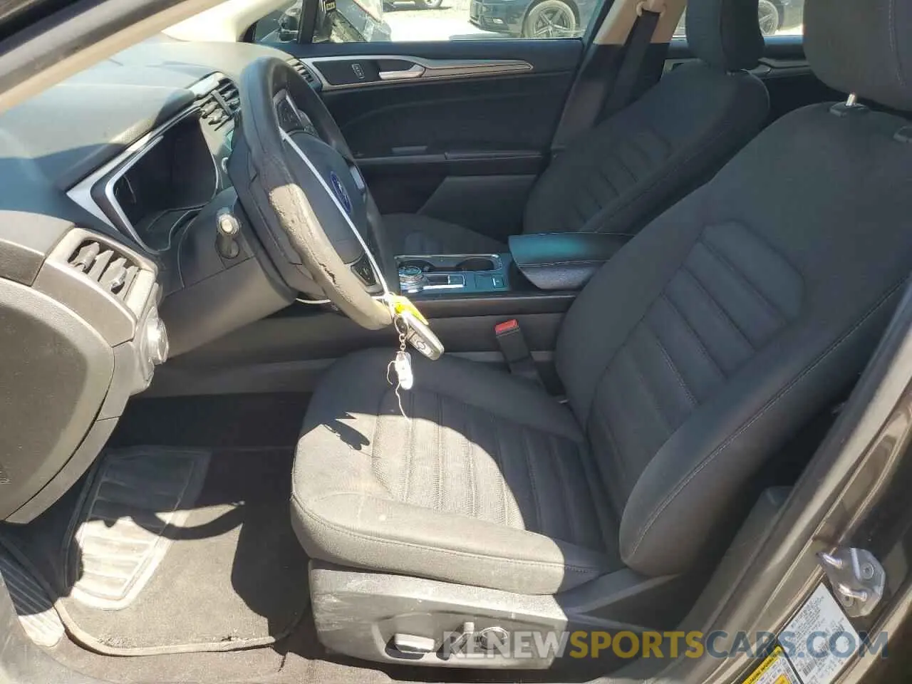 7 Photograph of a damaged car 3FA6P0HD8KR198610 FORD FUSION 2019