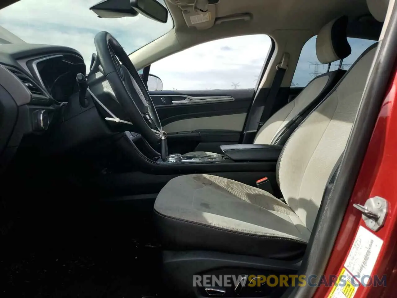 7 Photograph of a damaged car 3FA6P0HD8KR230097 FORD FUSION 2019