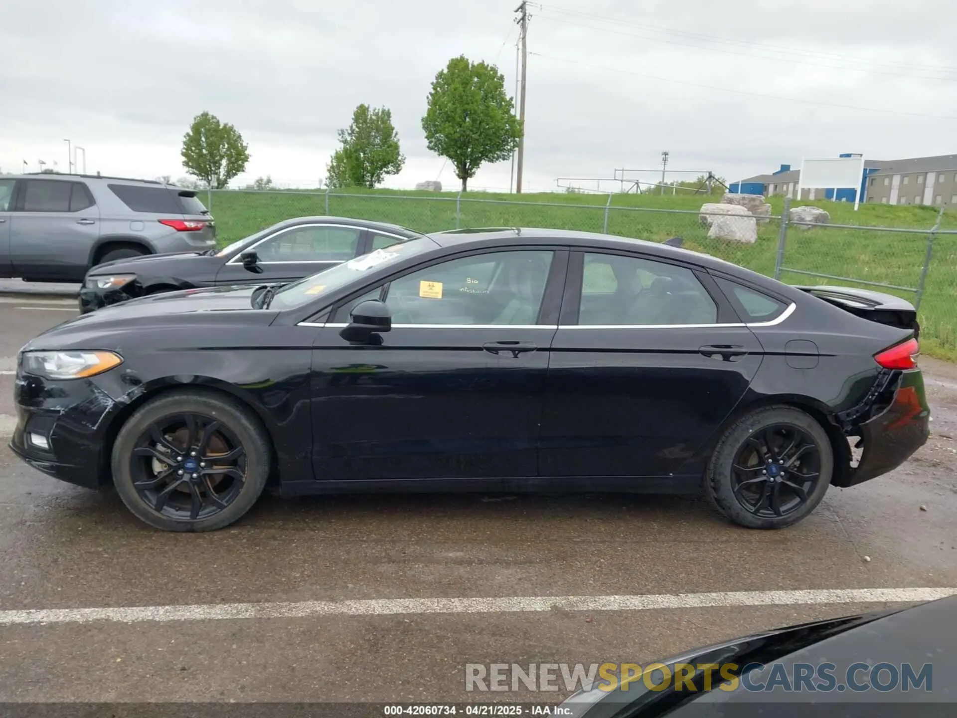 14 Photograph of a damaged car 3FA6P0HD8KR250818 FORD FUSION 2019