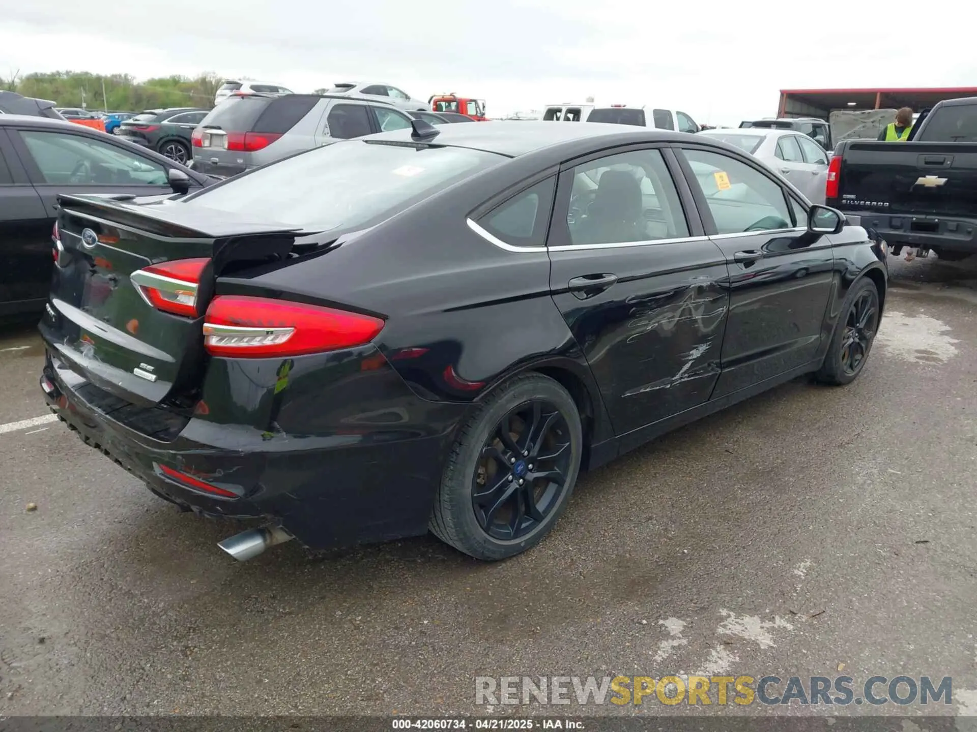 4 Photograph of a damaged car 3FA6P0HD8KR250818 FORD FUSION 2019
