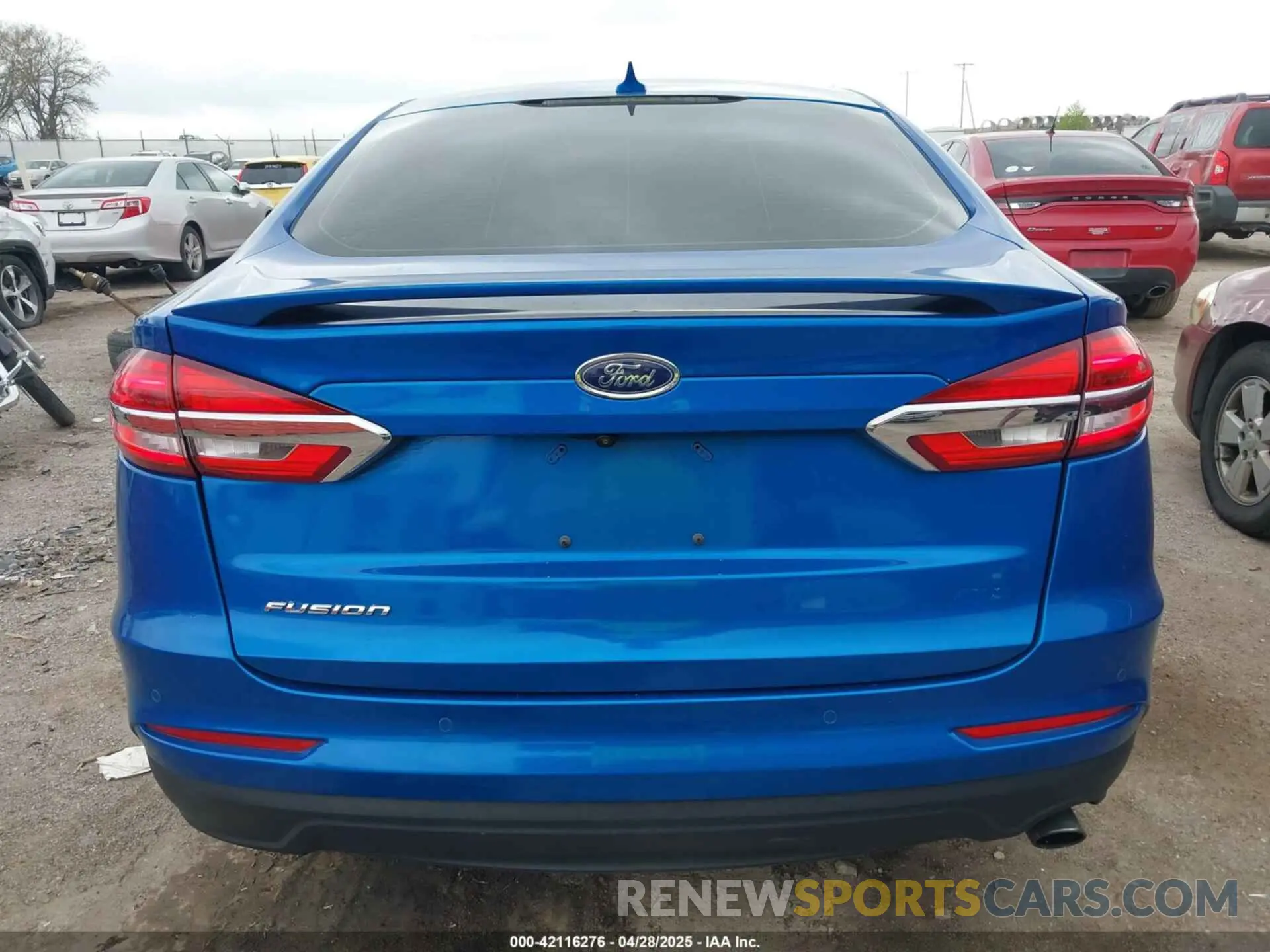 16 Photograph of a damaged car 3FA6P0HD8KR251595 FORD FUSION 2019