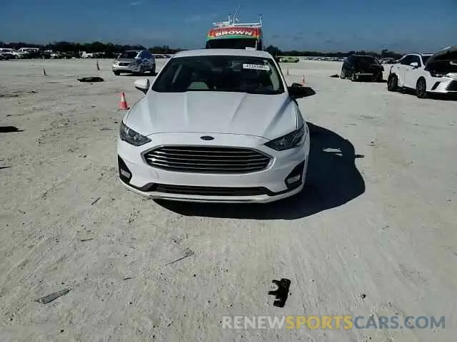 10 Photograph of a damaged car 3FA6P0HD8KR285861 FORD FUSION 2019