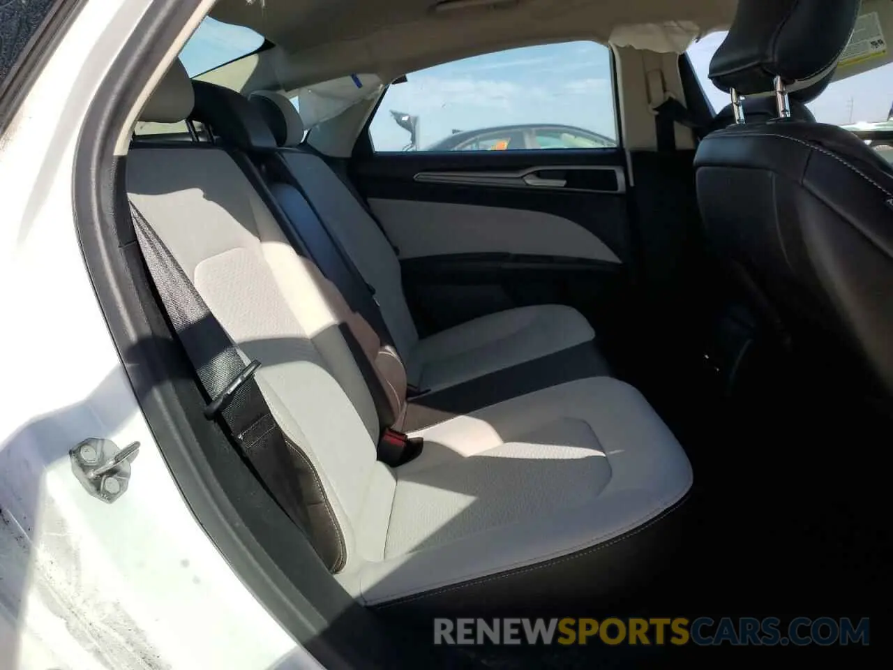 11 Photograph of a damaged car 3FA6P0HD8KR285861 FORD FUSION 2019