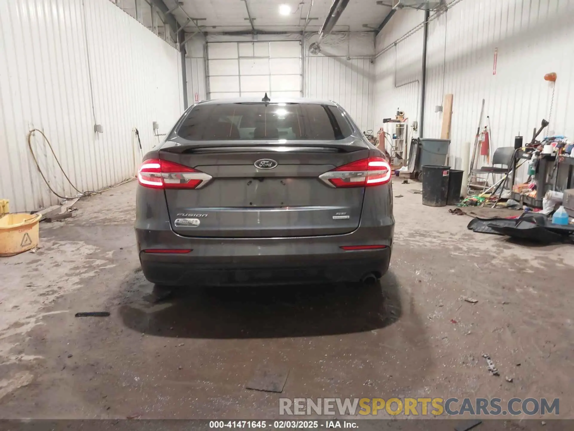 16 Photograph of a damaged car 3FA6P0HD9KR103813 FORD FUSION 2019