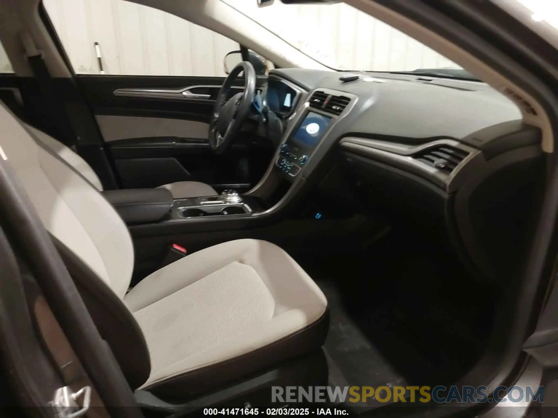 5 Photograph of a damaged car 3FA6P0HD9KR103813 FORD FUSION 2019