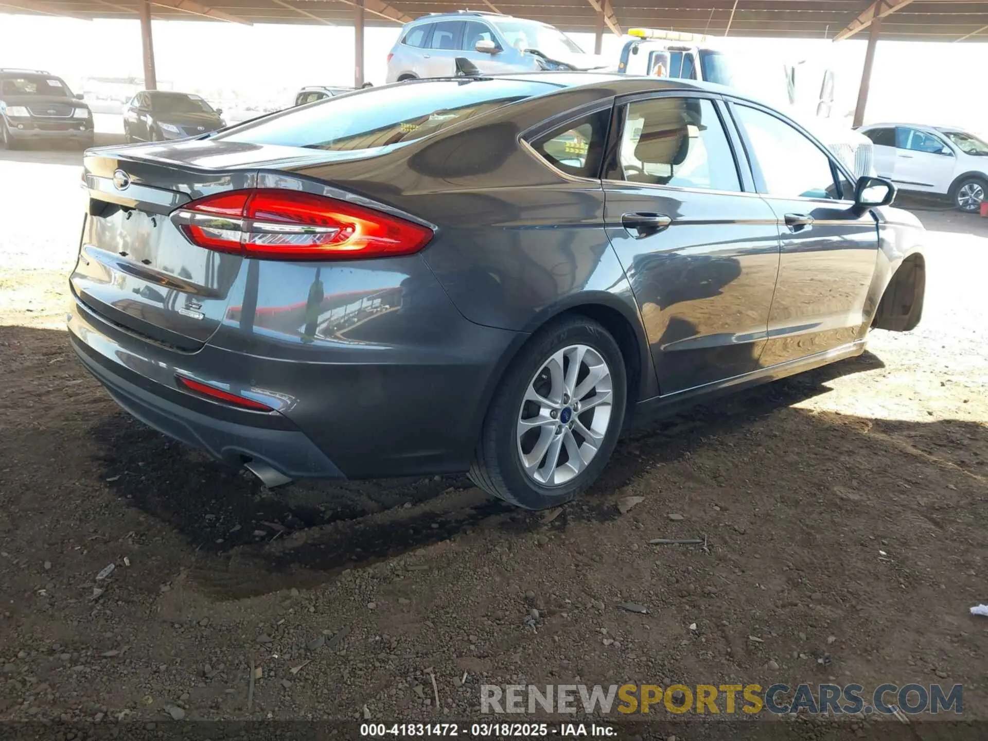 4 Photograph of a damaged car 3FA6P0HD9KR104024 FORD FUSION 2019