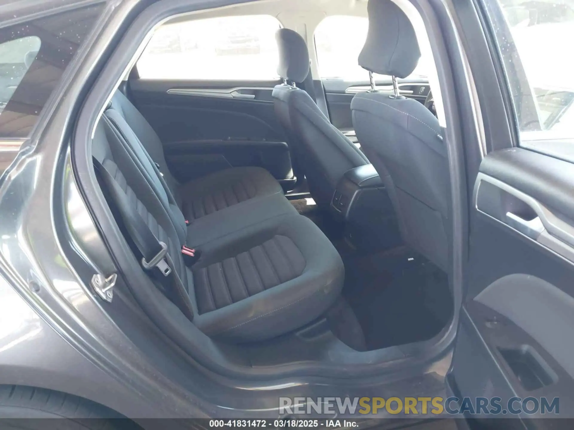 8 Photograph of a damaged car 3FA6P0HD9KR104024 FORD FUSION 2019