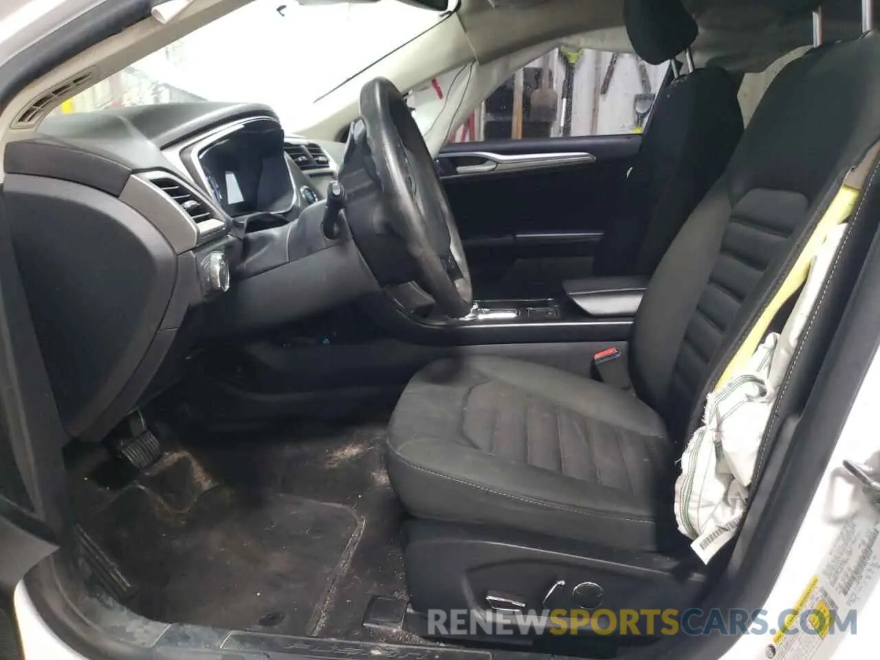 7 Photograph of a damaged car 3FA6P0HD9KR128968 FORD FUSION 2019