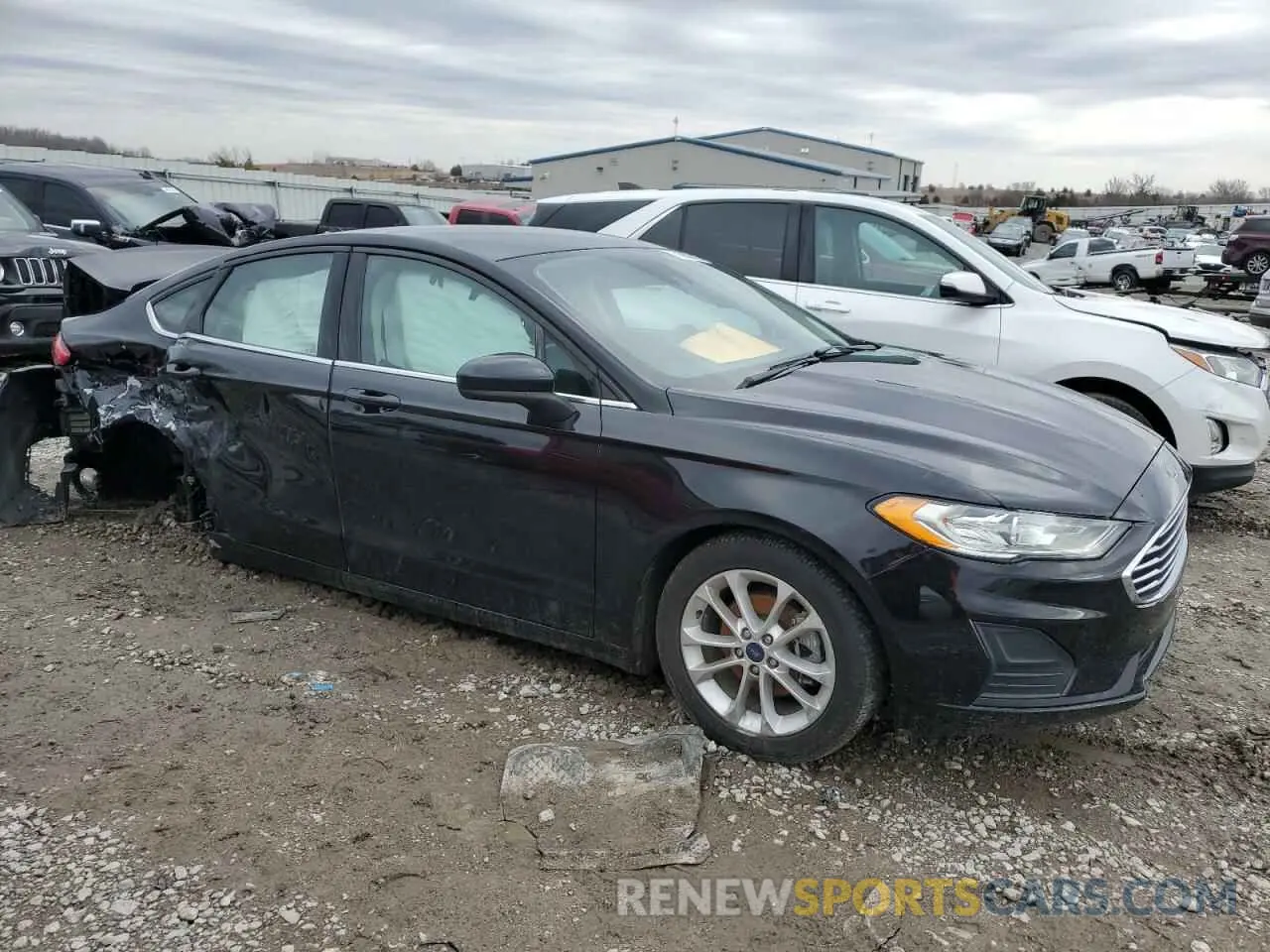 4 Photograph of a damaged car 3FA6P0HD9KR142918 FORD FUSION 2019