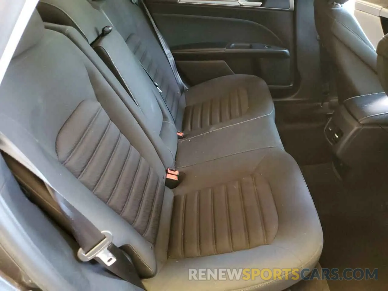 10 Photograph of a damaged car 3FA6P0HD9KR148217 FORD FUSION 2019