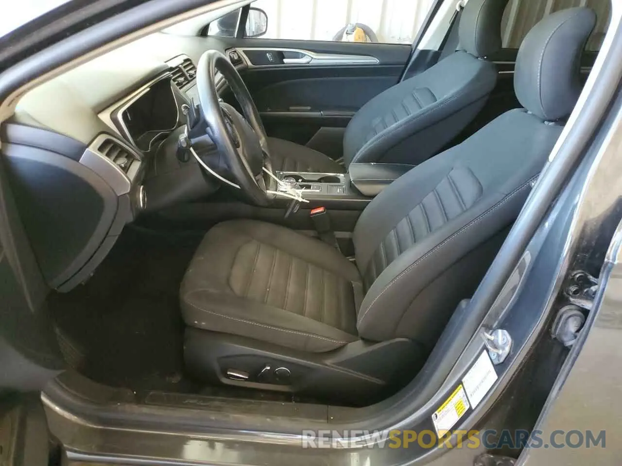 7 Photograph of a damaged car 3FA6P0HD9KR148217 FORD FUSION 2019