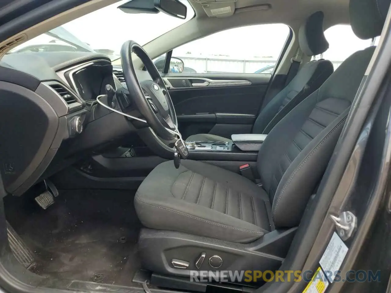 7 Photograph of a damaged car 3FA6P0HD9KR163106 FORD FUSION 2019