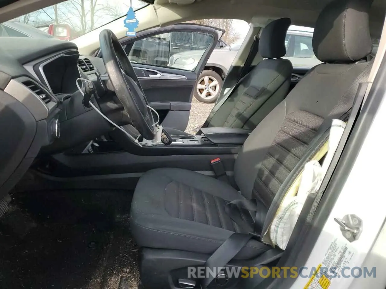 7 Photograph of a damaged car 3FA6P0HD9KR167284 FORD FUSION 2019