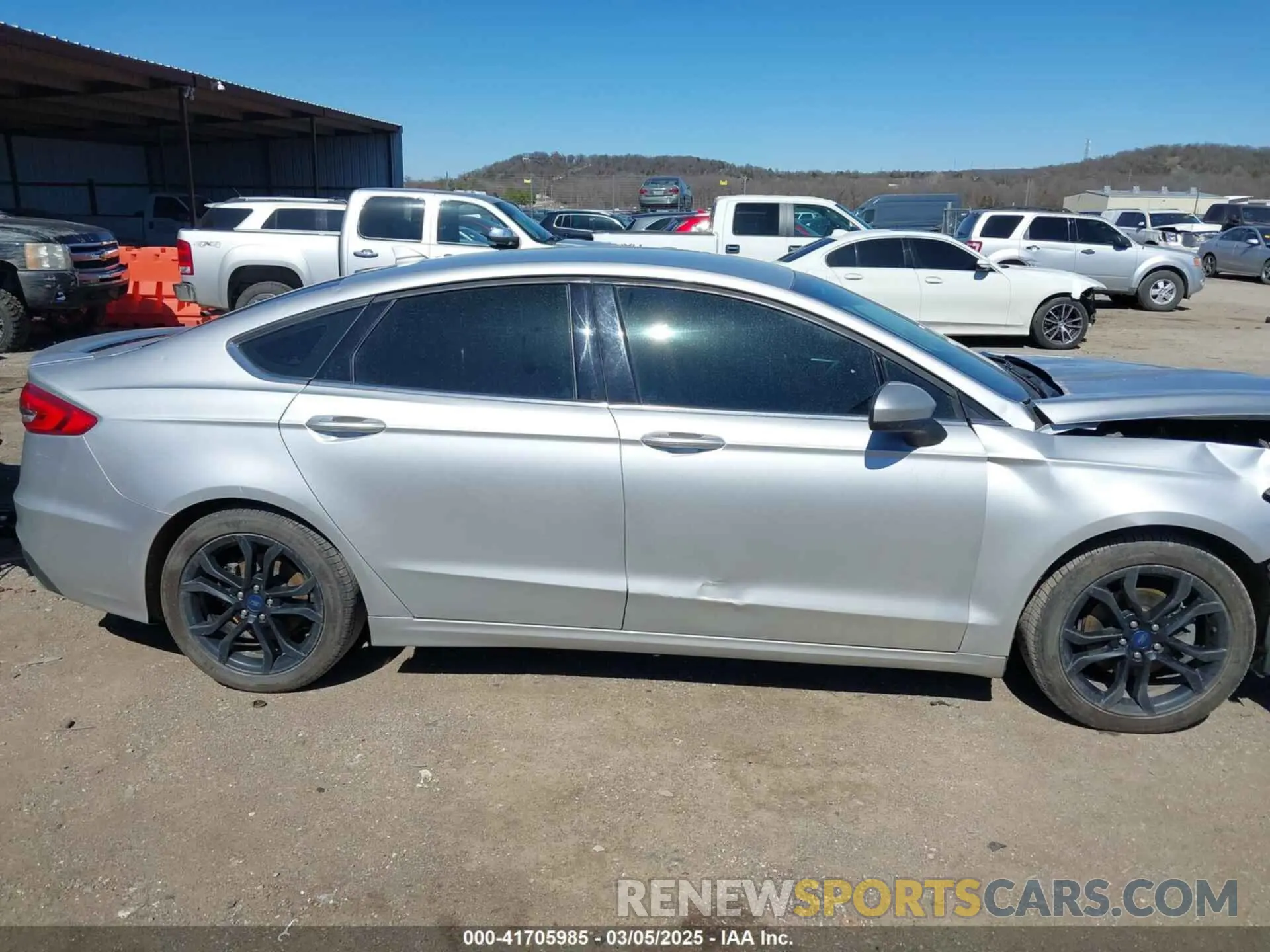 14 Photograph of a damaged car 3FA6P0HD9KR172372 FORD FUSION 2019