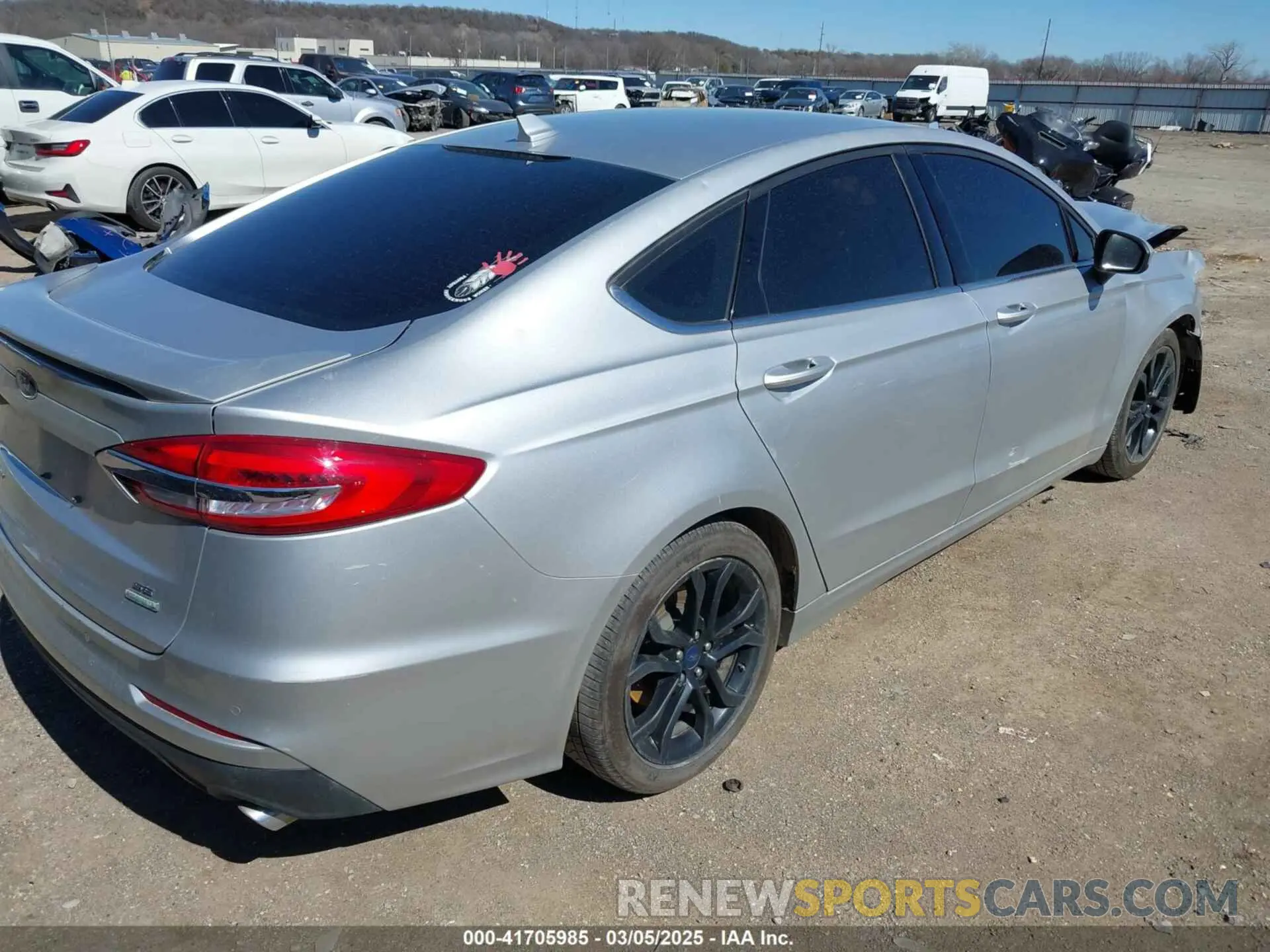 4 Photograph of a damaged car 3FA6P0HD9KR172372 FORD FUSION 2019