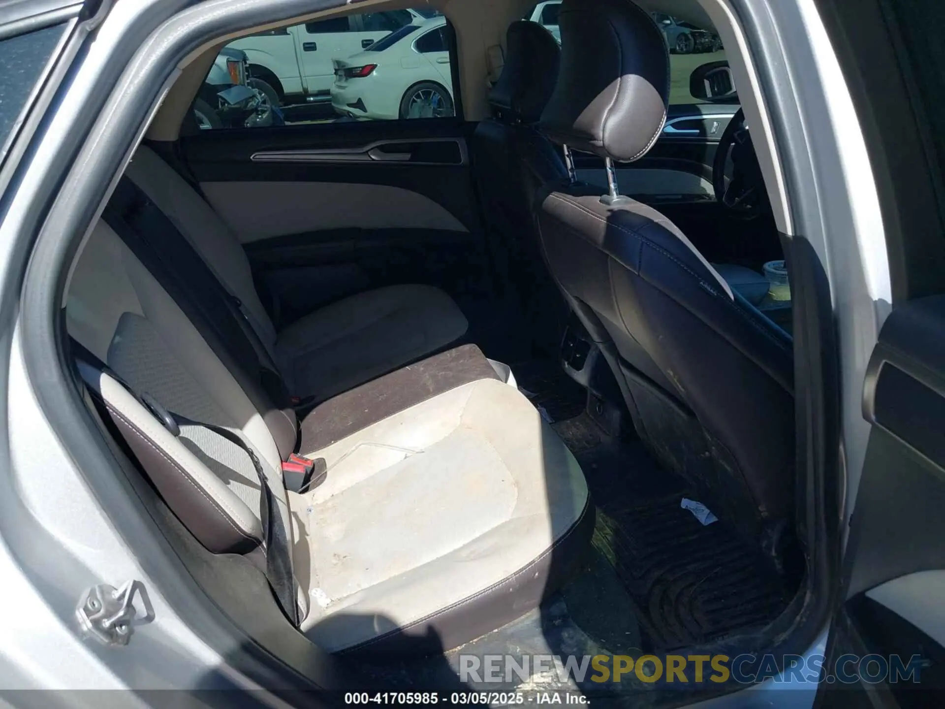 8 Photograph of a damaged car 3FA6P0HD9KR172372 FORD FUSION 2019
