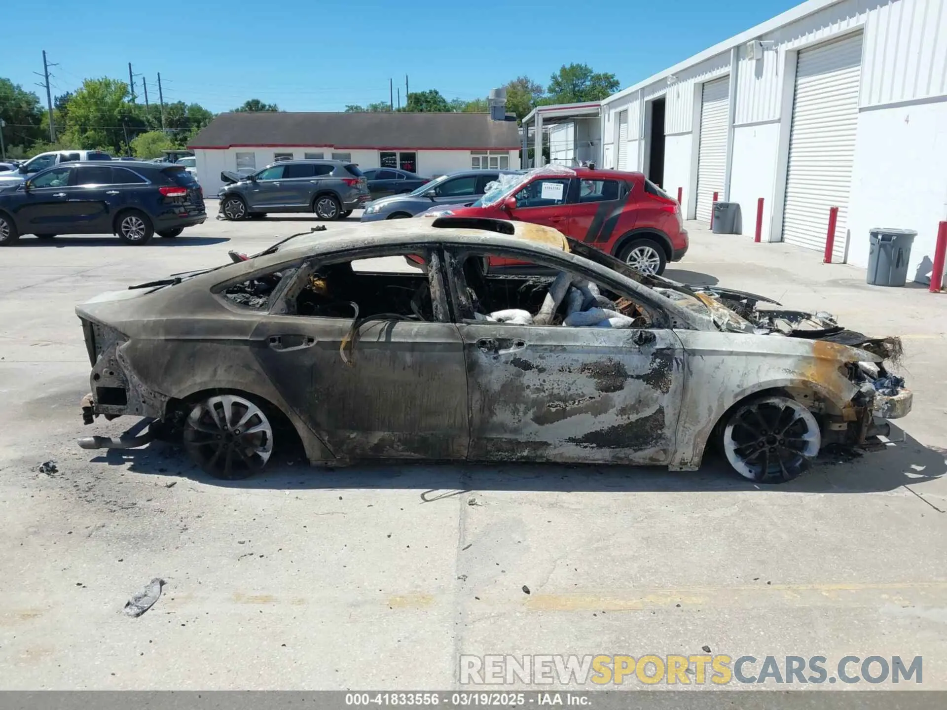 13 Photograph of a damaged car 3FA6P0HD9KR193819 FORD FUSION 2019