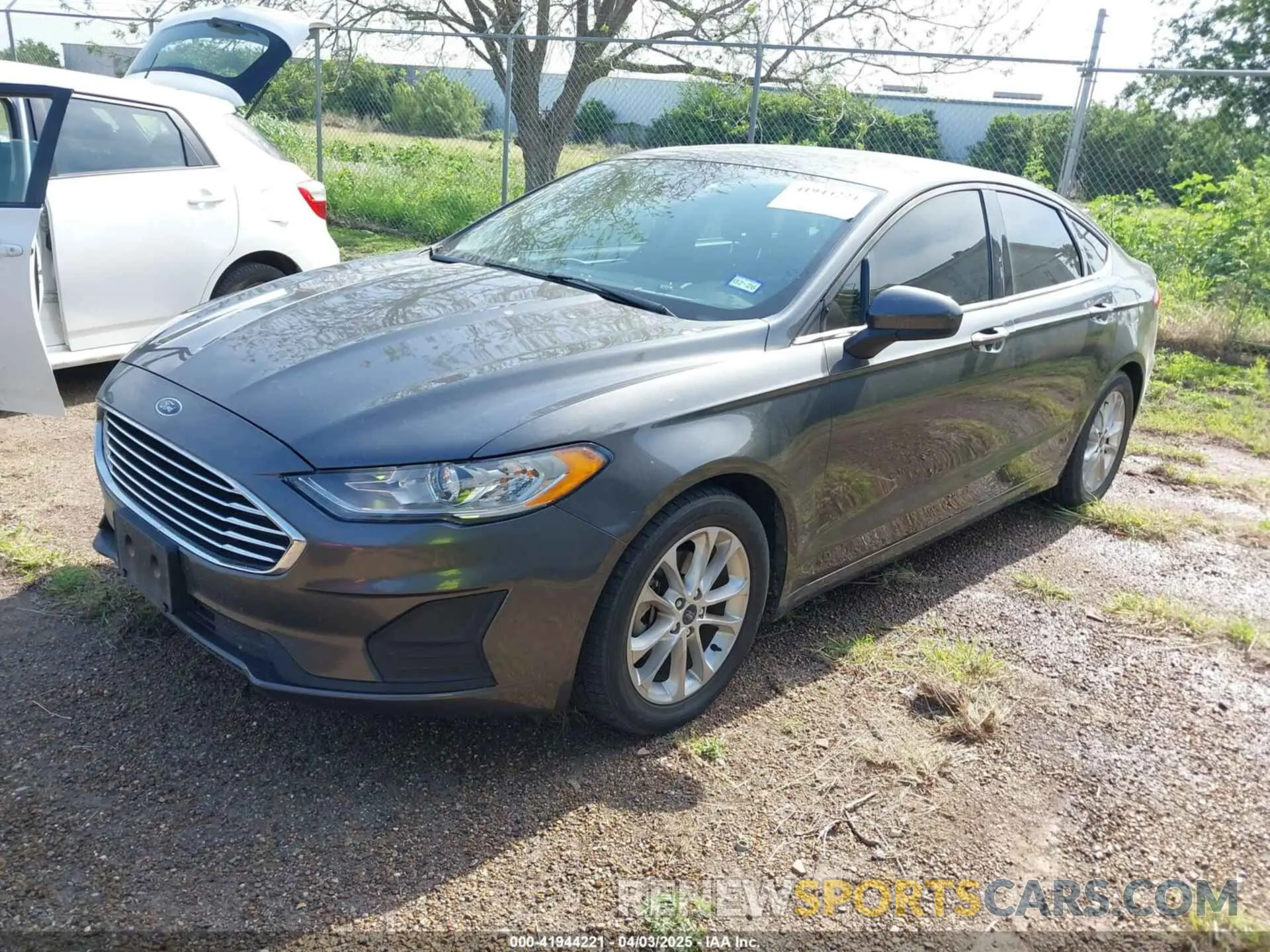 2 Photograph of a damaged car 3FA6P0HD9KR215415 FORD FUSION 2019
