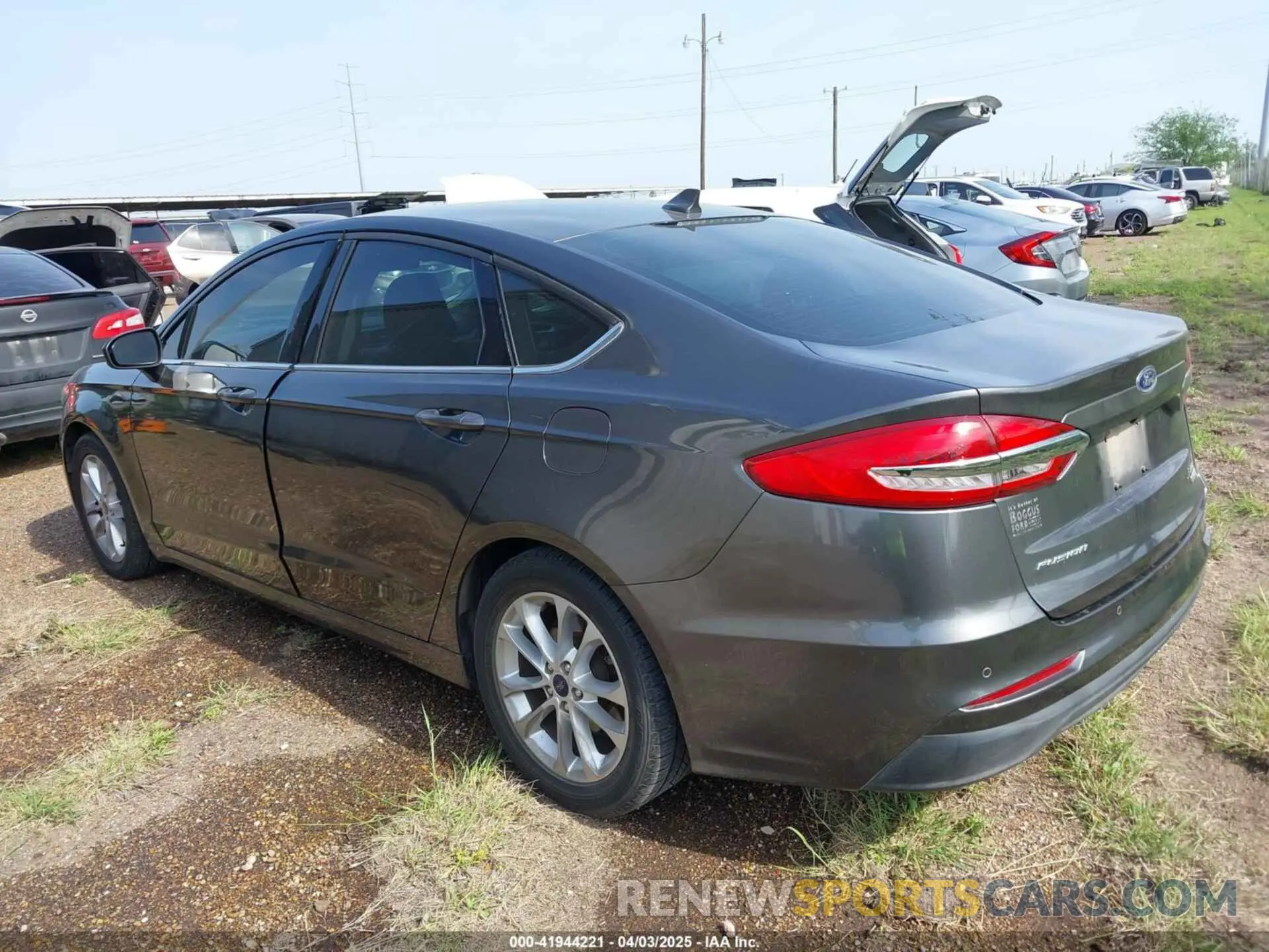 3 Photograph of a damaged car 3FA6P0HD9KR215415 FORD FUSION 2019