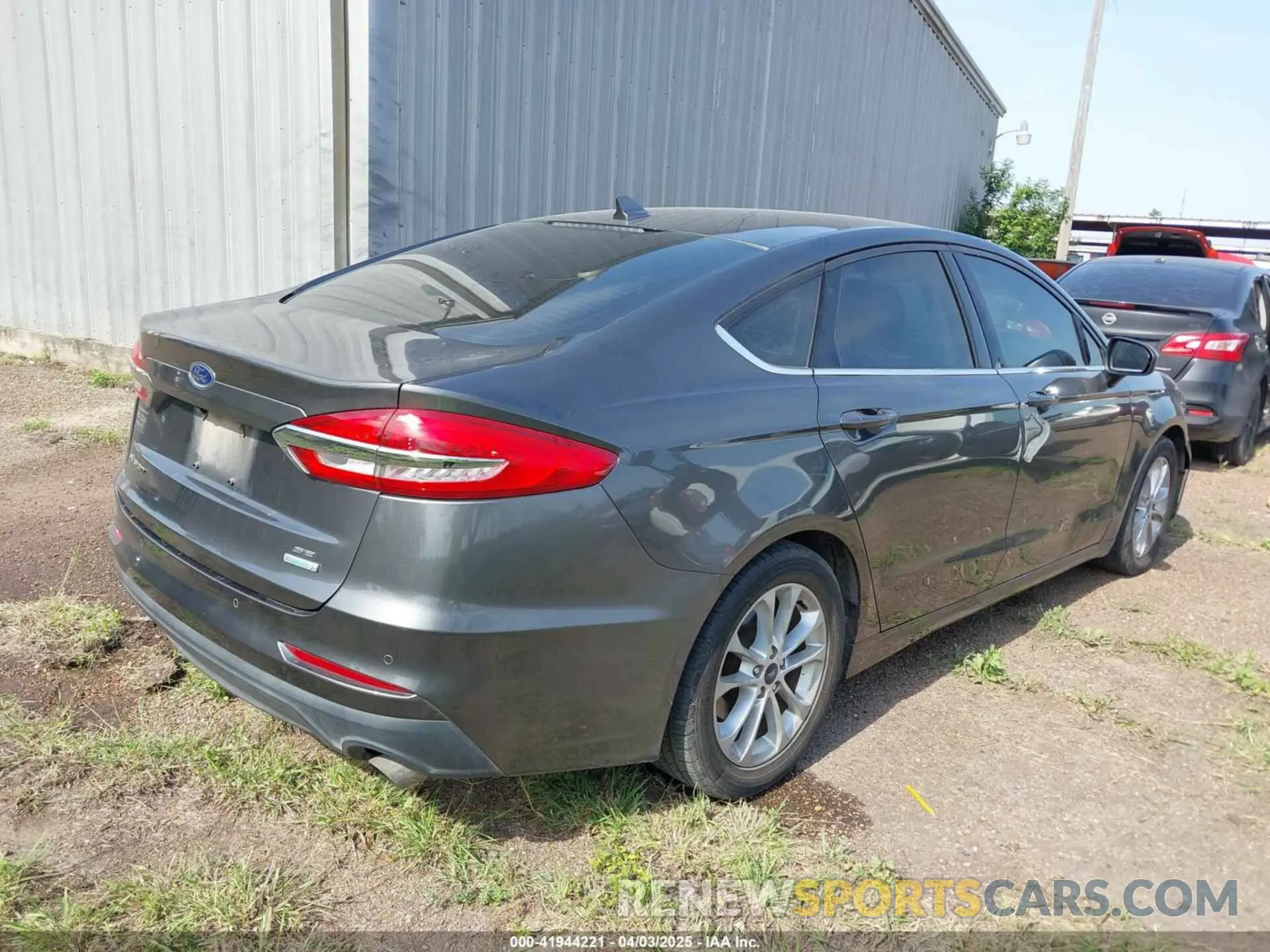 4 Photograph of a damaged car 3FA6P0HD9KR215415 FORD FUSION 2019