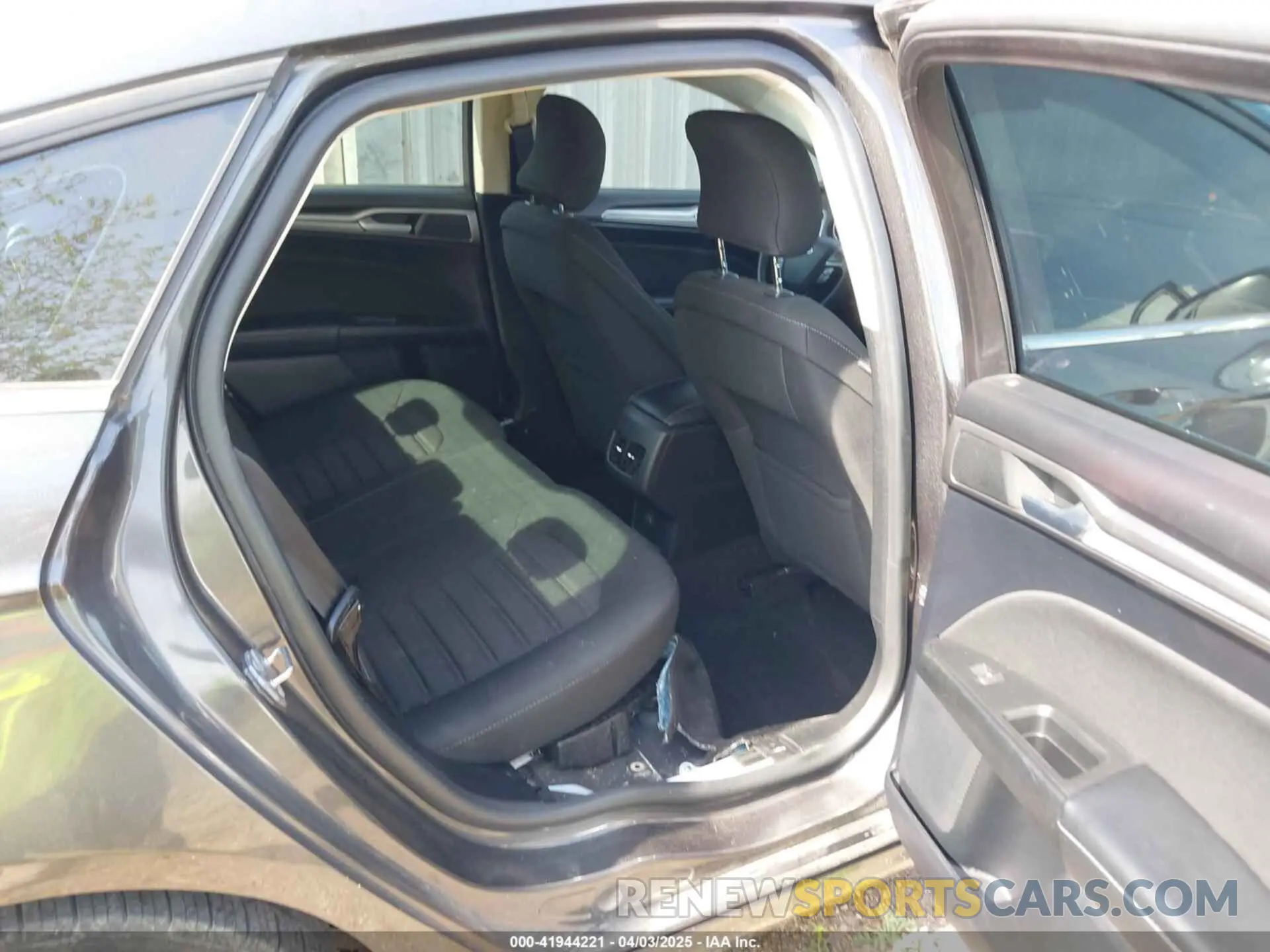 8 Photograph of a damaged car 3FA6P0HD9KR215415 FORD FUSION 2019