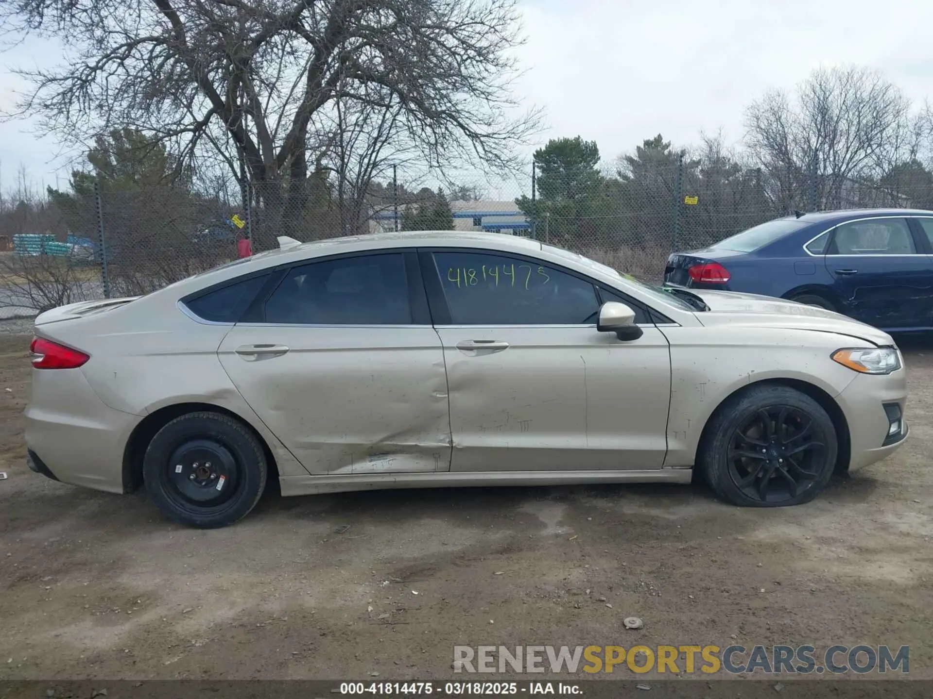 13 Photograph of a damaged car 3FA6P0HD9KR232182 FORD FUSION 2019