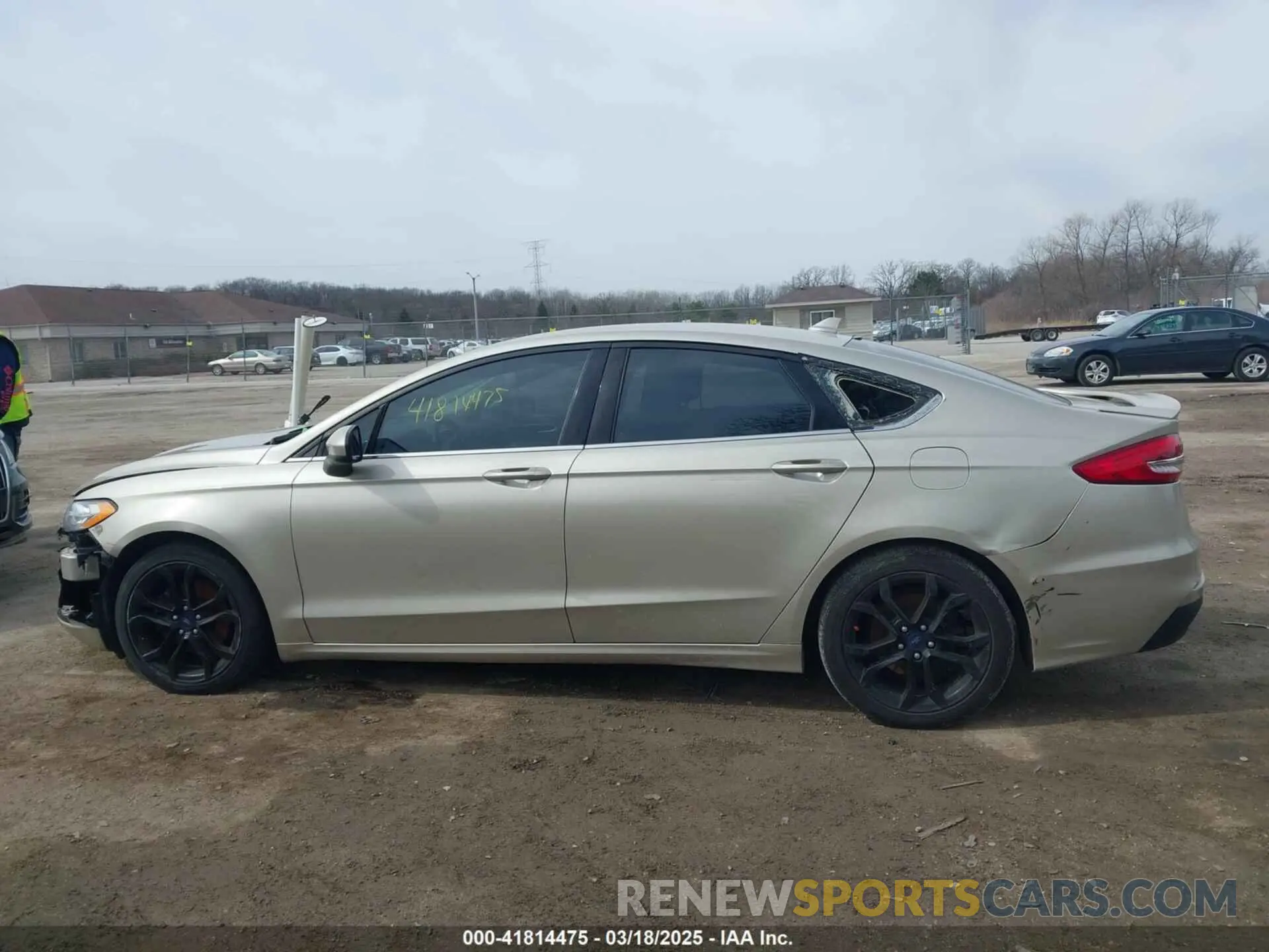 14 Photograph of a damaged car 3FA6P0HD9KR232182 FORD FUSION 2019