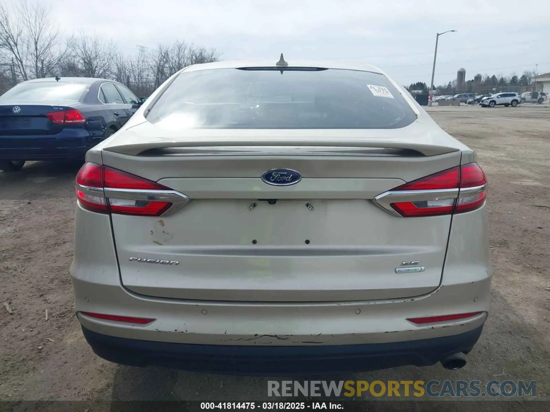 16 Photograph of a damaged car 3FA6P0HD9KR232182 FORD FUSION 2019