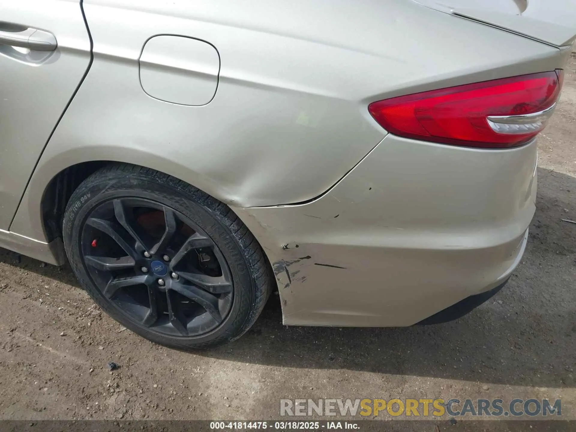 19 Photograph of a damaged car 3FA6P0HD9KR232182 FORD FUSION 2019
