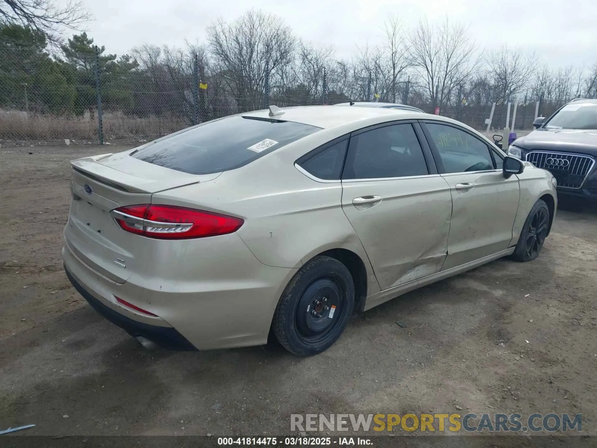 4 Photograph of a damaged car 3FA6P0HD9KR232182 FORD FUSION 2019